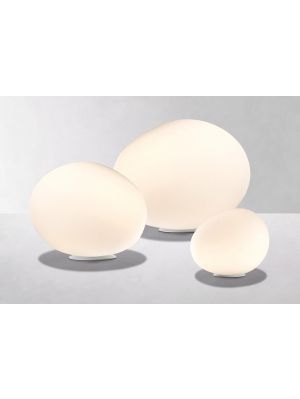 Foscarini Gregg Tavolo Media white (at the left)